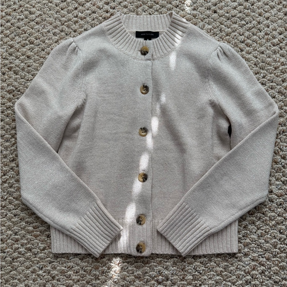 🔖NWT! Ann Taylor Puff Sleeve Ivory Shimmer Cardigan | Size M Petite